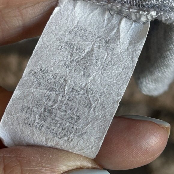 Soprano Gray Casual V Neck Knit Tee Size Small - Picture 3 of 6